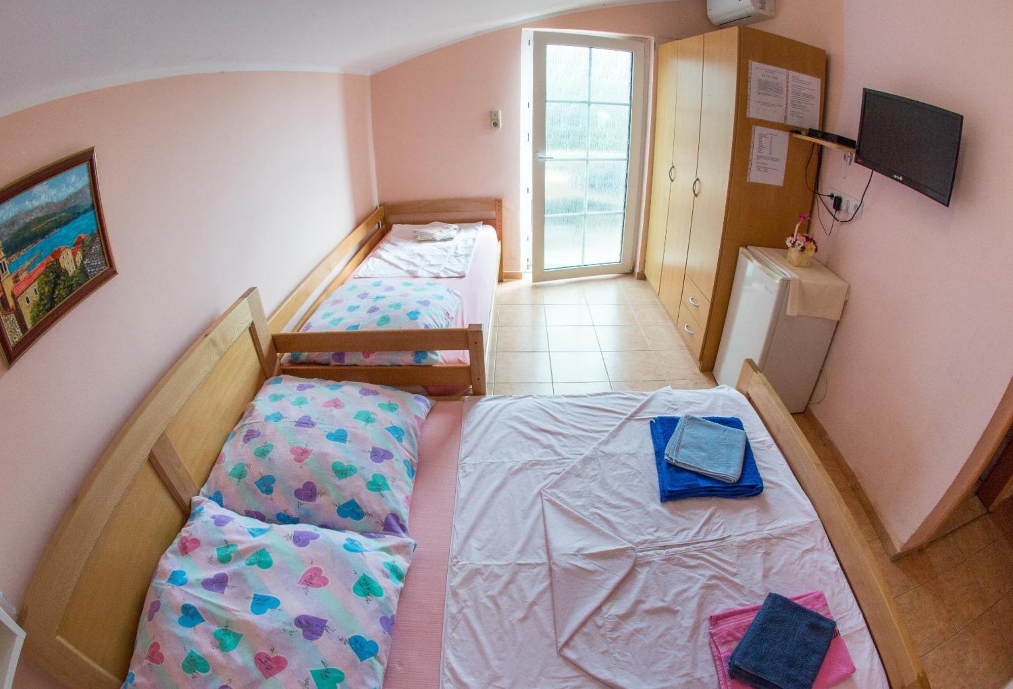 Guest House Almond Бечичи Экстерьер фото