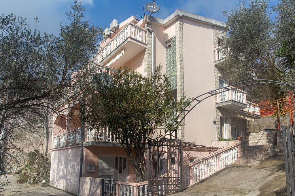 Guest House Almond Бечичи Экстерьер фото
